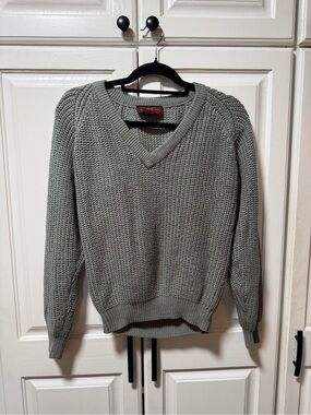 Checkmate Men's V-Neck Knit Sweater - Gray